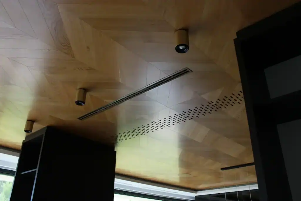 Wooden ceiling finished with parquet panels in geometric design